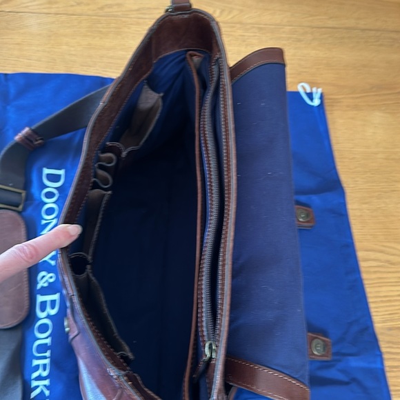 Dooney & Bourke Florentine Hunter Messenger - Picture 4 of 4